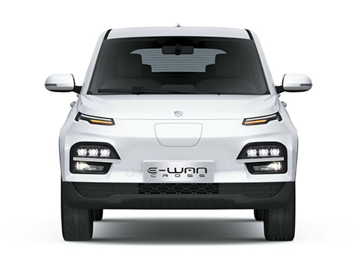 La batería tiene capacidad de 30.66 kWh y puede recargarse en 30 minutos con un sistema de carga rápida de 440v de nivel 3.