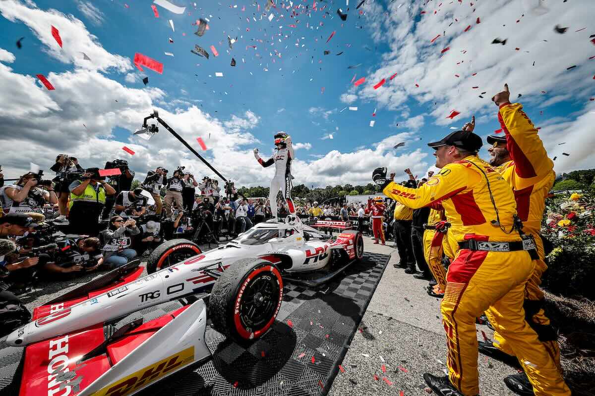 Alex Palou conduce su Honda HRC #10 hasta la victoria en Barber