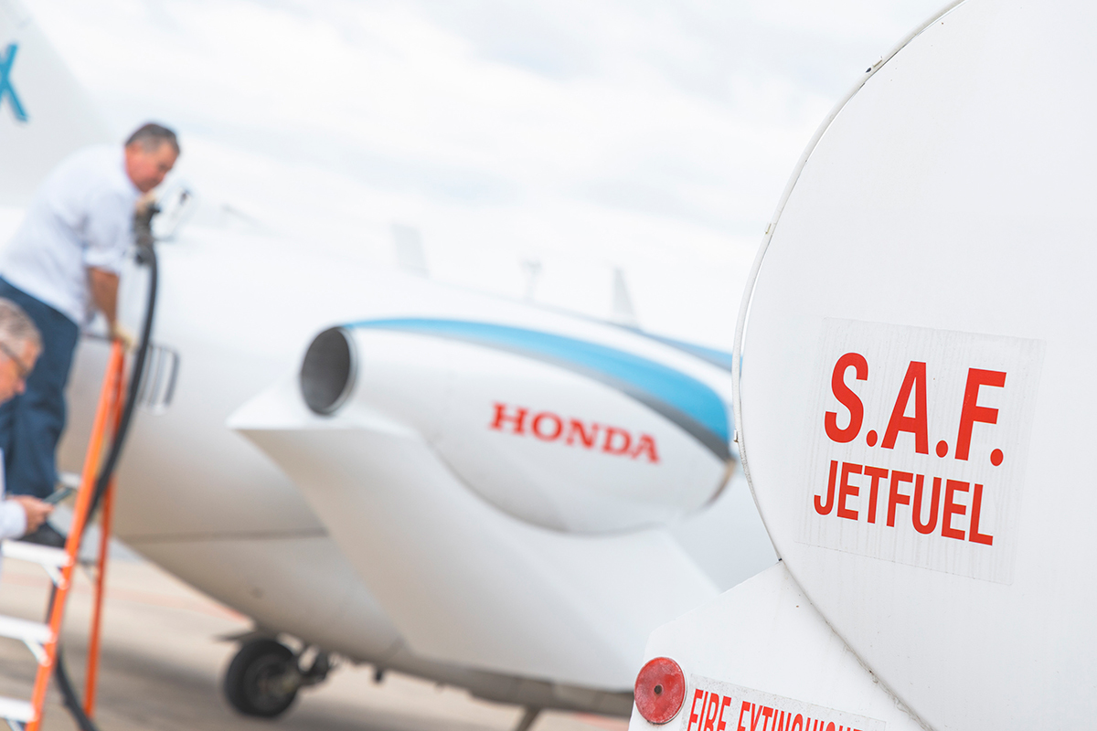 Honda Aircraft Company marca un hito al realizar el primer vuelo del HondaJet con combustible 100% sostenible